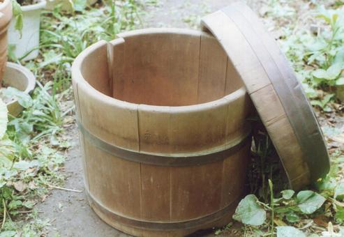 昔使っていたおひつ2 昔使っていたおひつ2 実家,処分,掃除の写真素材