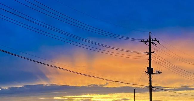電線と夕焼け 電線と夕焼けの写真