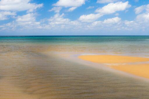 石垣島の遠浅の海と砂浜 石垣島,沖縄,海の写真素材