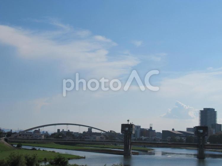 岡山市街地の青空　旭川 8月,夏,岡山市街地の写真素材