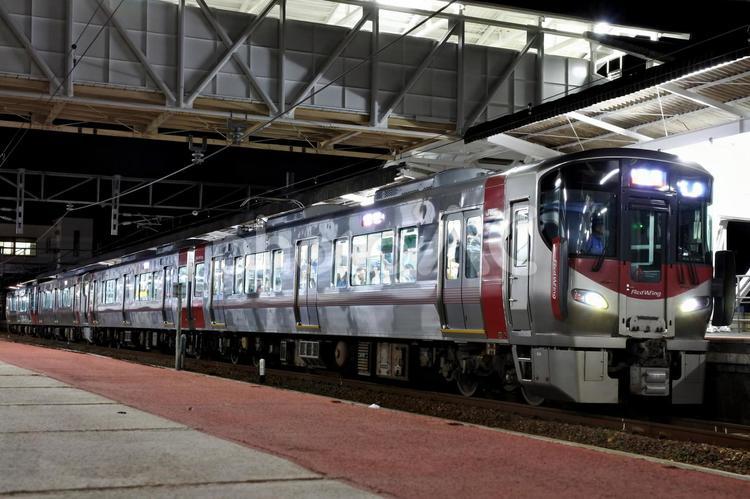 227系夜間停車中 227系,jr西日本,redwingの写真素材