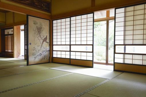 日本家屋の畳敷き和室と美しい障子 日本家屋の畳敷き和室と美しい障子 和室,日本家屋,畳の写真素材