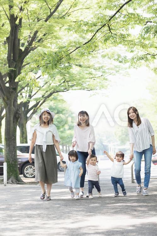 ママ友　母親　育児 育児,ママ友,公園の写真素材