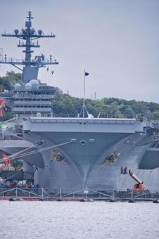 横須賀港に停泊している船 横須賀港,船,最先端の写真素材