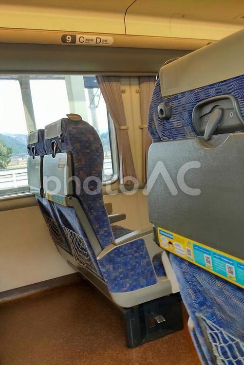 【こうのとり車内】JR福知山線座席 鉄道,列車,こうのとりの写真素材