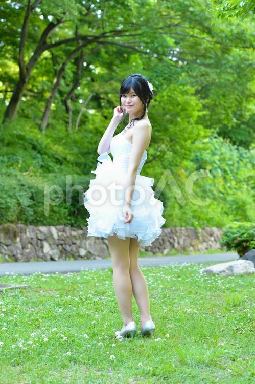 ウエディングドレスを着た女性 r174 bridal,love,お姉さんの写真素材