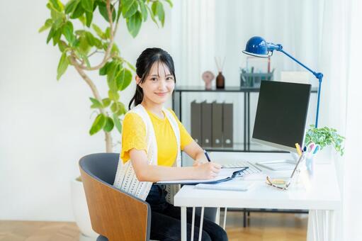 オフィスで働くビジネスウーマン ビジネスウーマン,オフィス,若い女性の写真素材