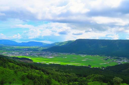 【熊本県】阿蘇の町並み 【熊本県】阿蘇の町並み 阿蘇山,阿蘇,噴煙の写真素材