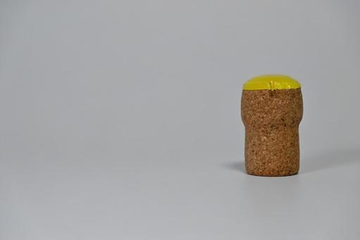 黄色フォイルのシャンパンコルク シャンパン,コルク,フォイルの写真素材