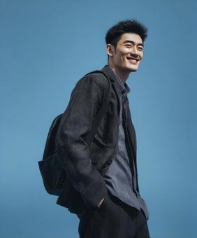 明るい笑顔が印象的な男性ポートレート 明るい笑顔が印象的な男性ポートレートの写真