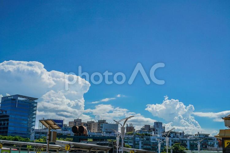 台湾・台北の街並みと夏空 入道雲,台湾,台北の写真素材