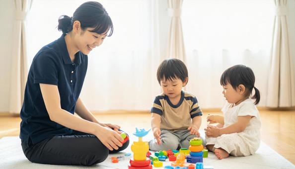 笑顔の保育士と遊ぶ子どもたち 笑顔の保育士と遊ぶ子どもたちの写真