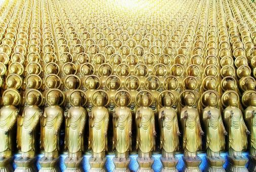 八万四千仏像/一畑薬師 仏像,黄金,仏堂の写真素材