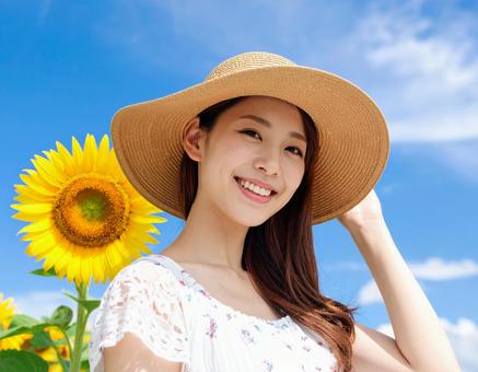 ひまわり・麦わら帽子の彼女 ひまわり・麦わら帽子の彼女の写真