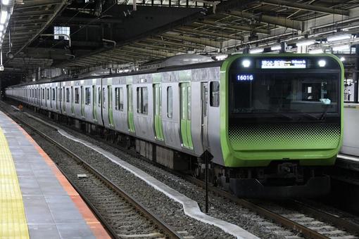 E235系15編成 E235系15編成 鉄道,電車,列車の写真素材