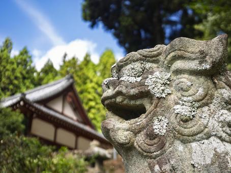 古狛犬と山寺の静寂 古狛犬と山寺の静寂の写真