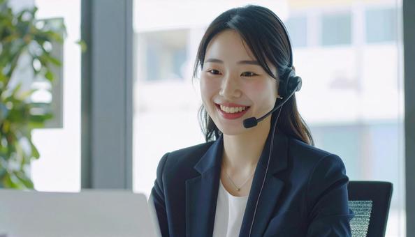 仕事する女性 仕事する女性の写真