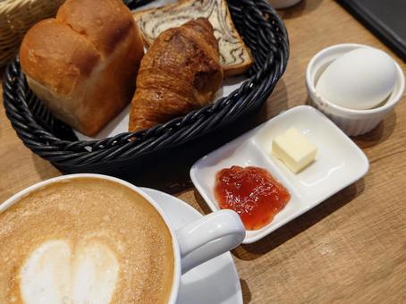朝の時間　コーヒーとパン コーヒー,パン,朝ごはんの写真素材