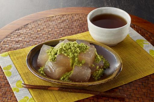 わらび餅【抹茶】とほうじ茶 わらび餅【抹茶】とほうじ茶 わらび餅,ほうじ茶,和菓子の写真素材