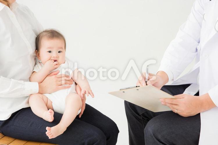 赤ちゃんと診察 医者,赤ちゃん,診察の写真素材