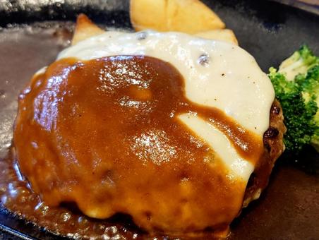 チーズハンバーグ チーズハンバーグ ハンバーグステーキ,チーズ,デミグラスソースの写真素材