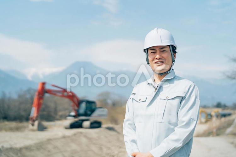 土木業・ショベルカー・建設現場 土木業,重機,作業員の写真素材