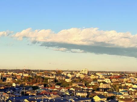 夕焼けの空 夕焼け,空,町並みの写真素材