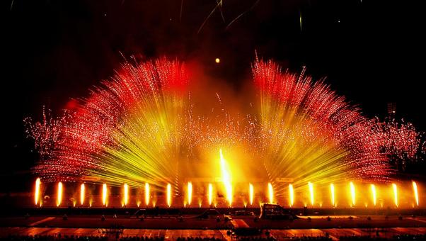 ダイナミックな花火大会 ダイナミックな花火大会の写真