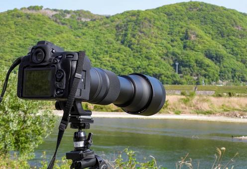 望遠レンズをつけたカメラ カメラ,一眼レフ,デジタルカメラの写真素材