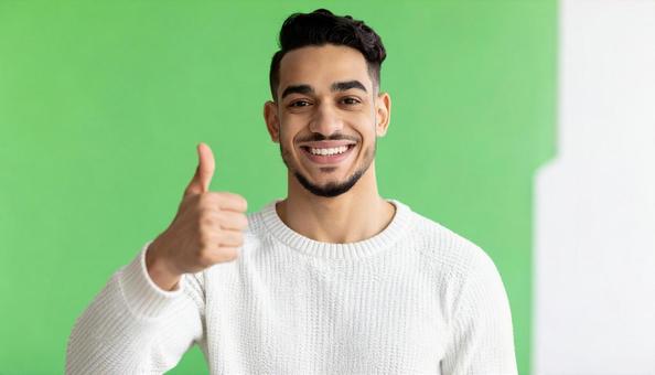 サムズアップする男性1 サムズアップする男性1の写真
