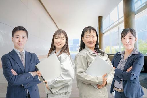 作業員とスーツの男女 ビジネスチーム,同僚,オフィスの写真素材