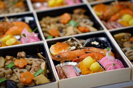 彩り豊かなおせち料理の豪華盛り合わせ 彩り豊かなおせち料理の豪華盛り合わせ おせち料理,正月,新年の写真素材