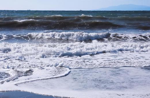 白波が寄せる海岸の風景 海,波,白波の写真素材