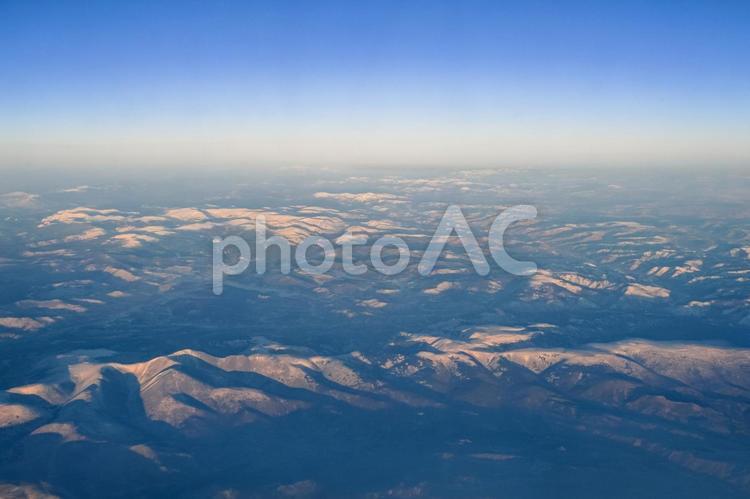 飛行機から見える中国の山岳地帯 山岳地帯,中国,北京の写真素材