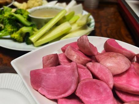 食卓の赤カブ 食卓の赤カブ 赤カブ,漬物,甘酸っぱいの写真素材