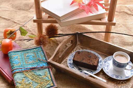 秋のコーヒータイム コーヒータイム,本,読書の写真素材