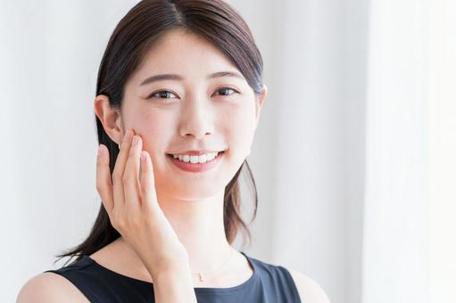 若い女性のスキンケアイメージ 若い女性のスキンケアイメージ 女性,メイク,ライフスタイルの写真素材