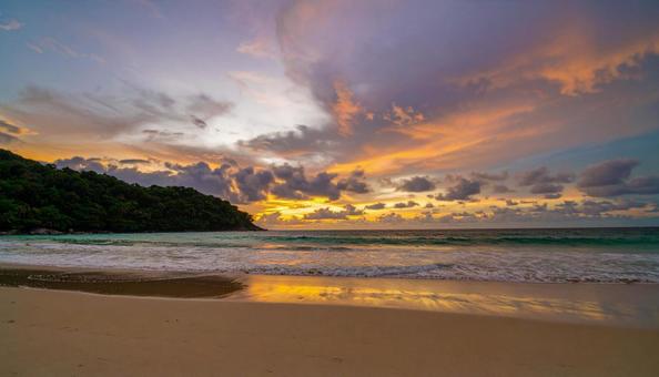 サンセットビーチ　南国の夕景の写真
