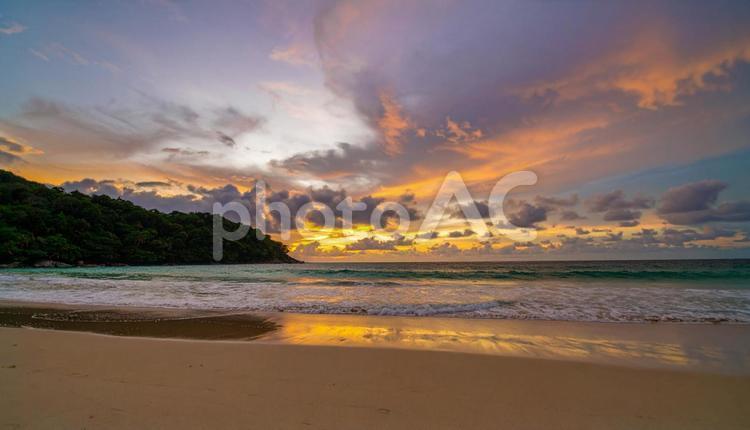 サンセットビーチ　南国の夕景 落日,日没,薄暮の写真素材
