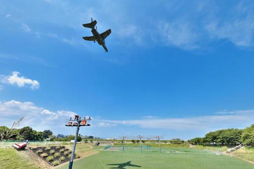 着陸態勢に入るT-4練習機① tー4,練習機,着陸の写真素材