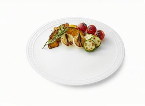 メイン料理をはなやかに彩る付け合わせ メイン料理をはなやかに彩る付け合わせ 付け合わせ,彩る,添えるの写真素材