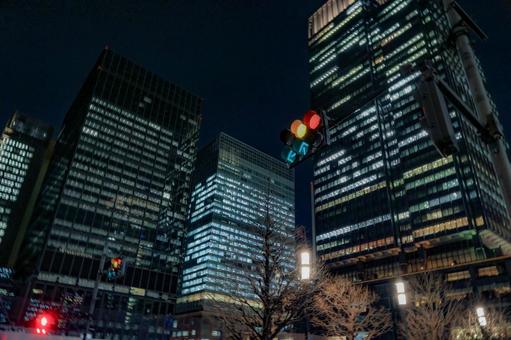 夜の信号 東京夜景,信号機,都会の写真素材
