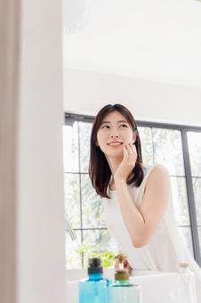 女性 美容 ビューティーイメージ 女性 美容 ビューティーイメージ ビューティー,悩み,女性の写真素材