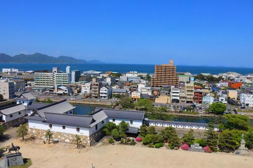 今治市を見下ろす 今治市を見下ろす 今治城,愛媛県,今治市の写真素材