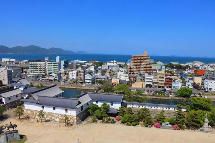 今治市を見下ろす 今治城,愛媛県,今治市の写真素材