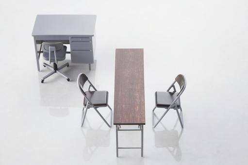 ミニチュア玩具 机 椅子 ミニチュア玩具 机 椅子 取り調べ,椅子,長机の写真素材