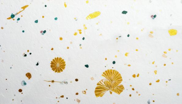 金箔と紙吹雪の入った和紙 金箔と紙吹雪の入った和紙の写真