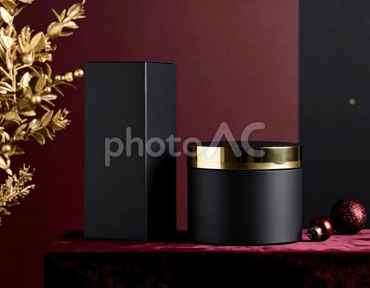 黒中心の化粧品、クリスマスモックアップ 化粧品,黒,クリスマスの写真素材