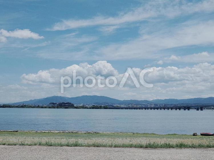 晴れた日の琵琶湖 琵琶湖,湖,水辺の写真素材