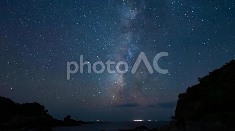 海に昇る銀河の光 海,水面,波の写真素材